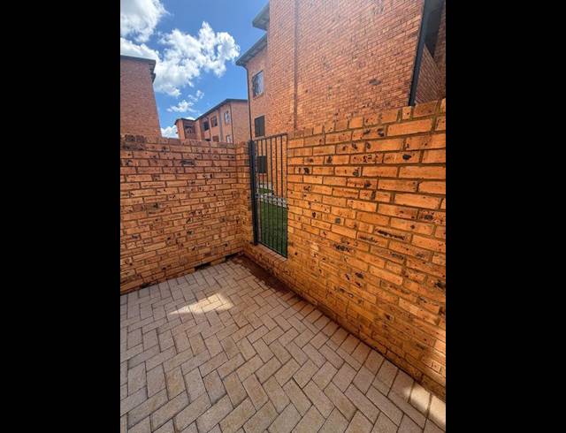 2 BEDROOM PROPERTY TO RENT IN RAVENSWOOD